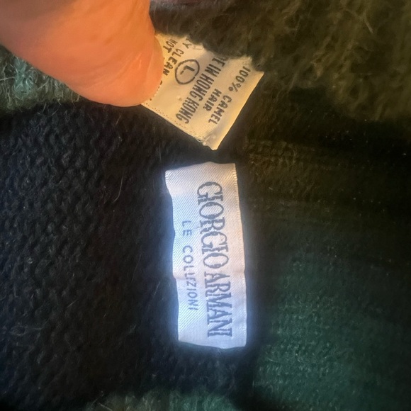 Beautiful Giorgio Armani Camel Hair sweate - Picture 3 of 5